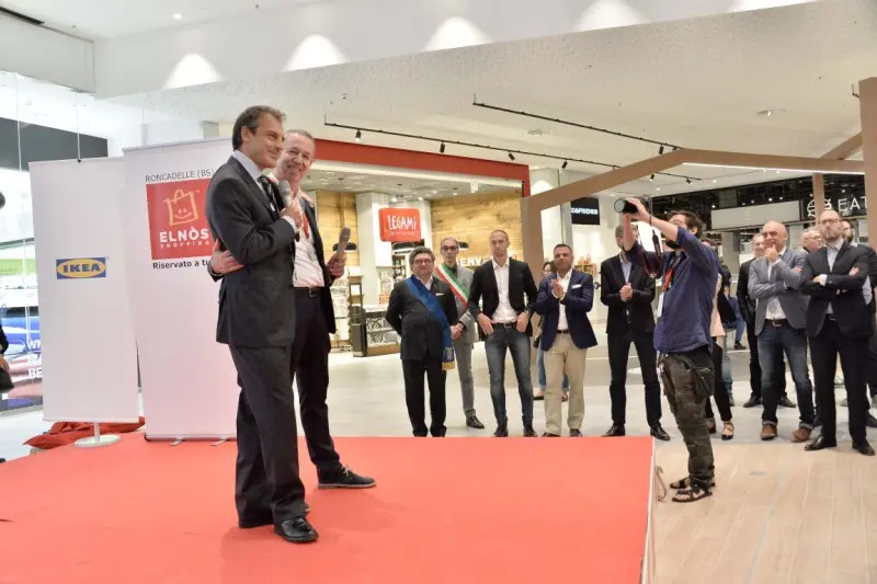 Elnòs, l'apertura del nuovo centro commerciale