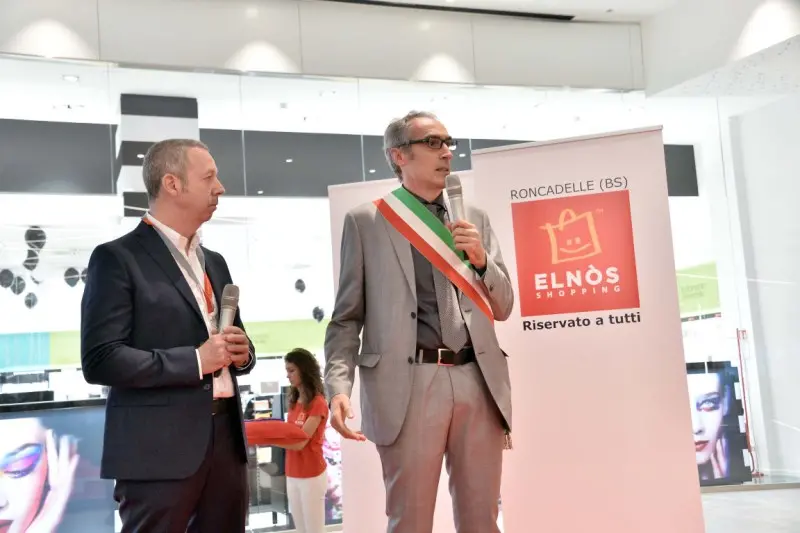 Elnòs, l'apertura del nuovo centro commerciale