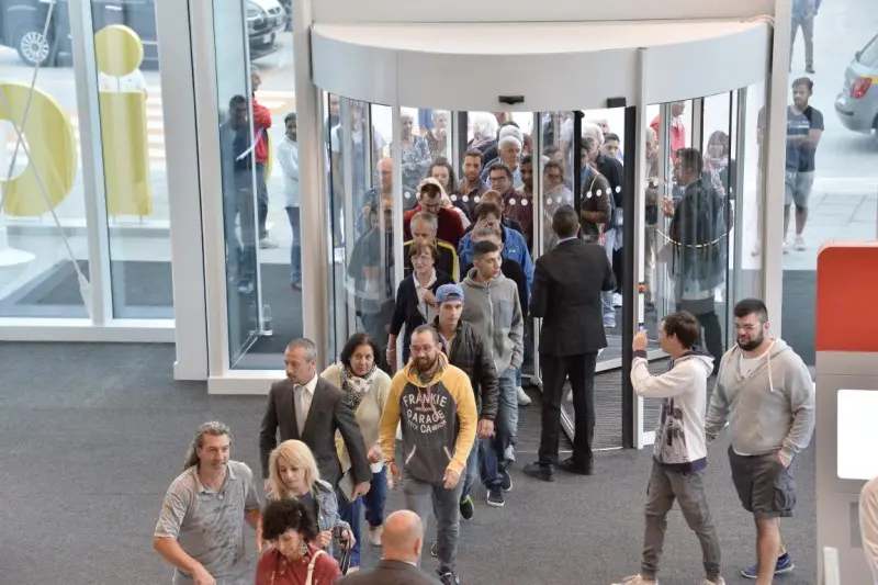 Elnòs, l'apertura del nuovo centro commerciale