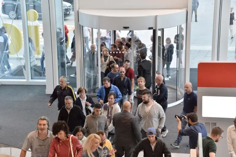 Elnòs, l'apertura del nuovo centro commerciale