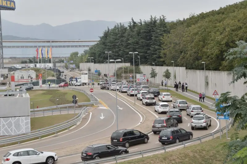 Elnòs, l'apertura del nuovo centro commerciale