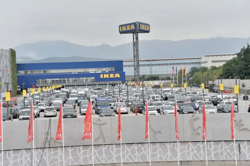 Elnòs, l'apertura del nuovo centro commerciale