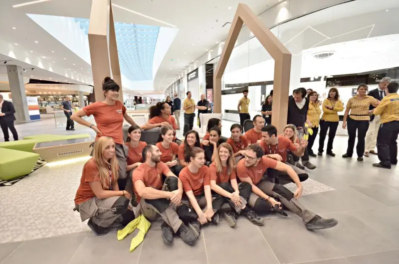 Elnòs, l'apertura del nuovo centro commerciale