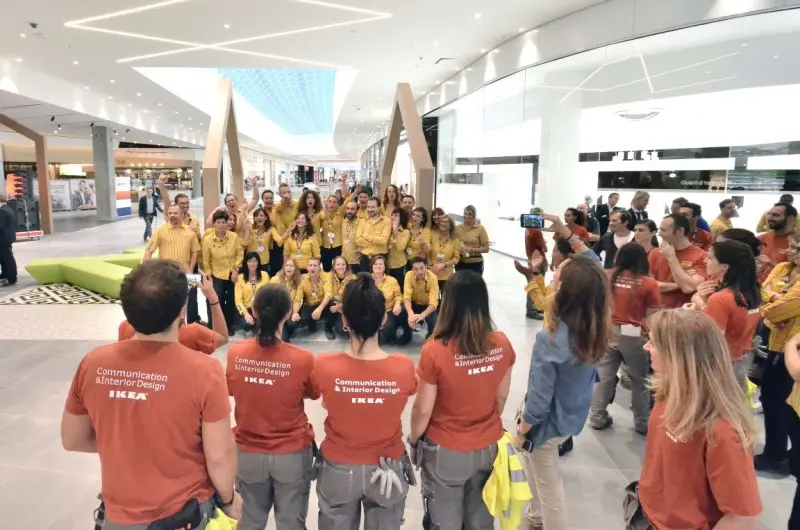 Elnòs, l'apertura del nuovo centro commerciale