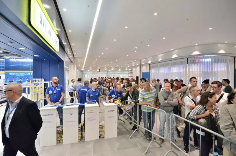 Elnòs, l'apertura del nuovo centro commerciale