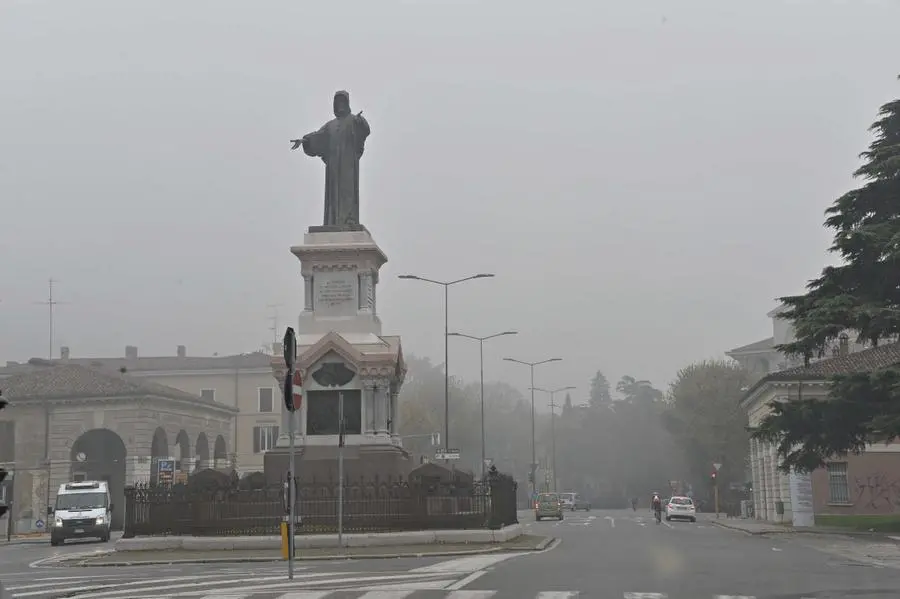 Prima nebbia sulla città e sulla Maddalena