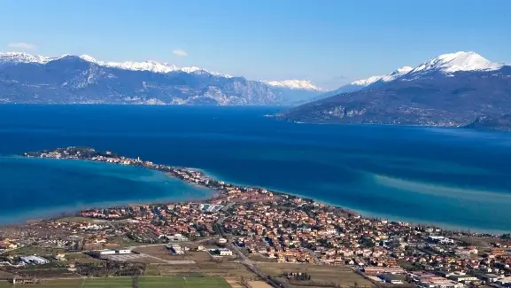 Sirmione tra le spiagge italiane d'élite