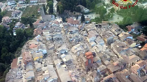 Amatrice distrutta dal terremoto che ha colpito il Centro Italia
