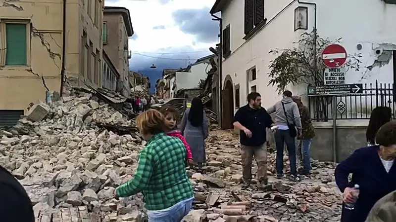 Amatrice distrutta dal terremoto che ha colpito il Centro Italia
