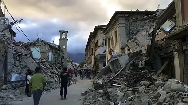 Amatrice distrutta dal terremoto che ha colpito il Centro Italia
