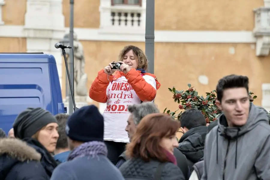 #IoDicoNo Tour in piazza del Mercato a Brescia