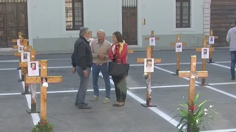 Le croci in piazza a Pavone Mella