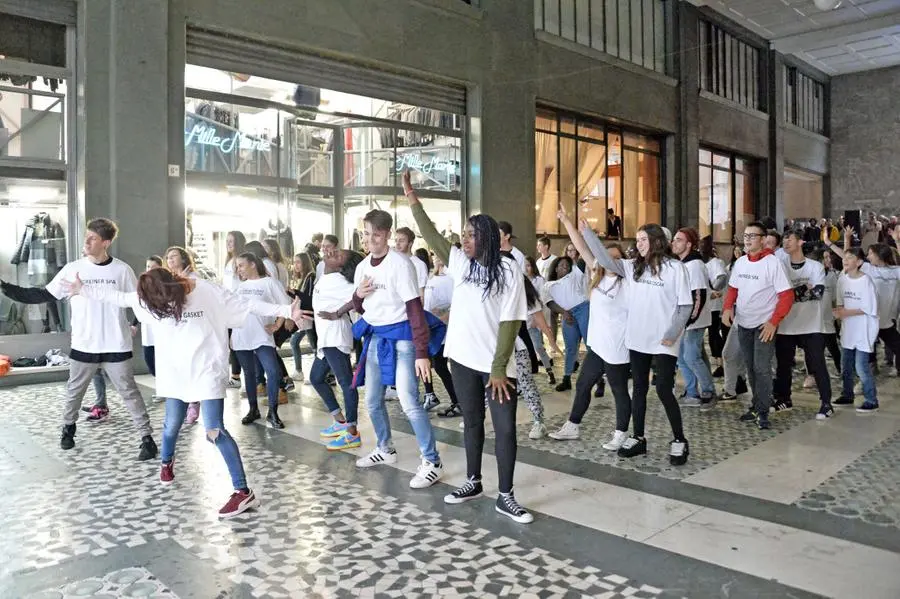 Il flash mob in piazza Vittoria