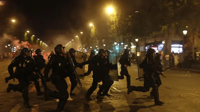 Scontri a Parigi dopo la finale