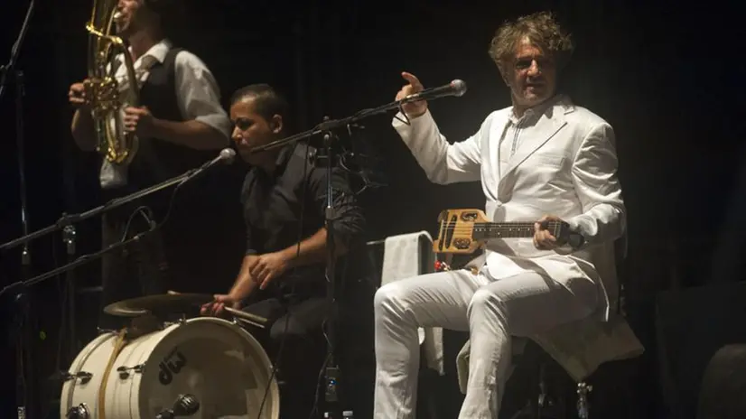 Goran Bregovic ha invaso della sua inconfondibile allegria gypsy la Festa di Radio Onda d’Urto