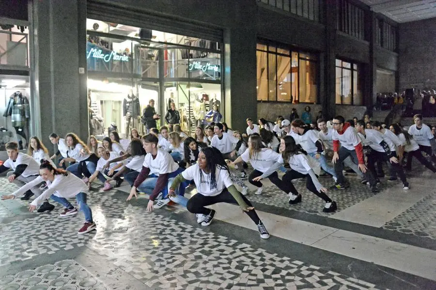 Il flash mob in piazza Vittoria