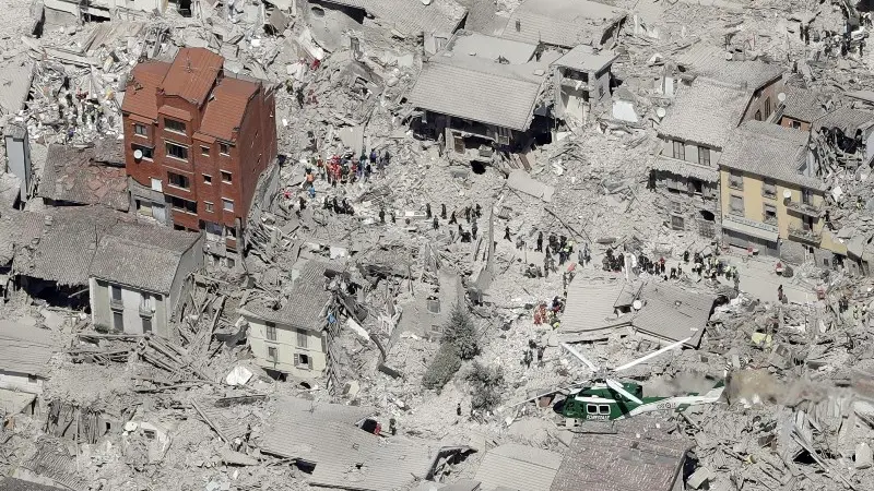 La devastazione provocata dal sisma