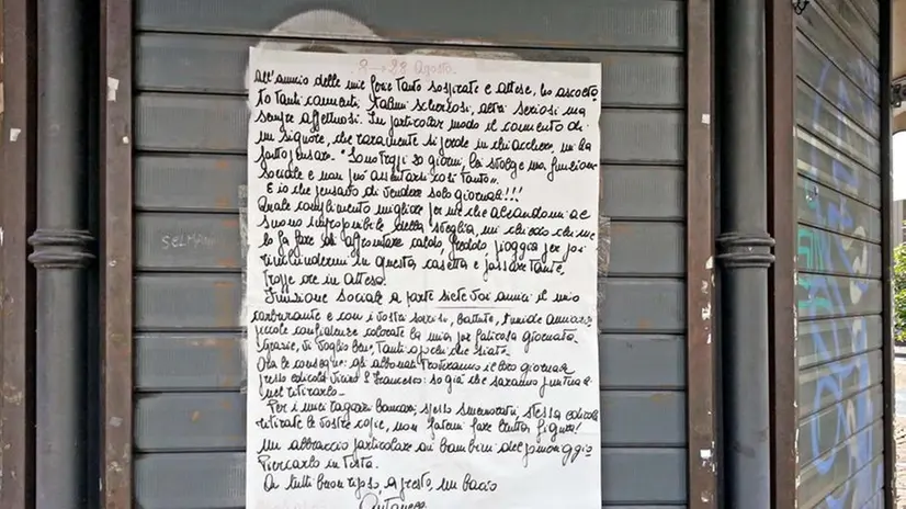 La "cartolina" di Antonella sulla propria edicola