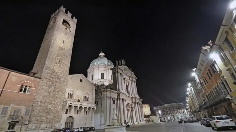 La nuova illuminazione in piazza Paolo VI