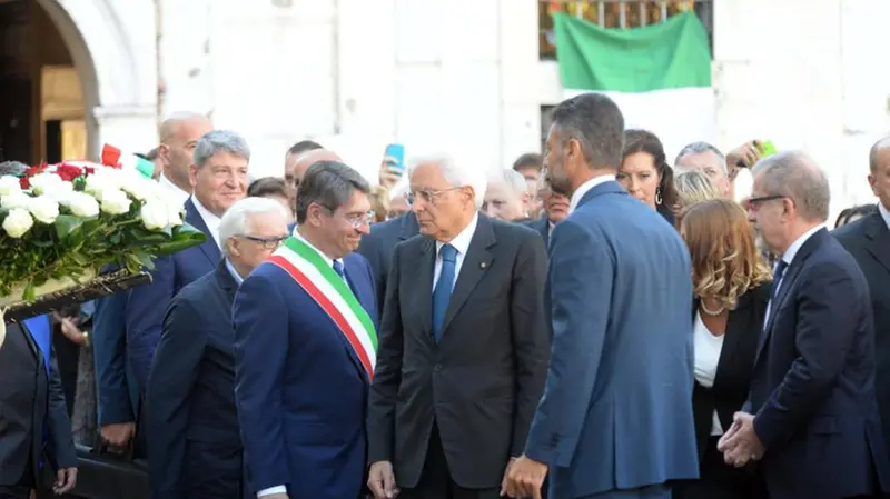 L'omaggio di Mattarella ai caduti di piazza Loggia