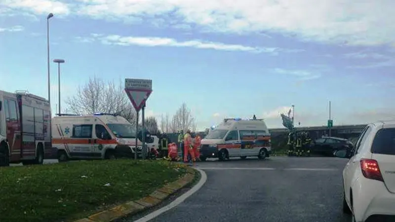 Castegnato, grave incidente al crociale