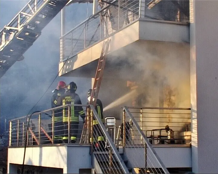 Incendio nella palazzina a Pisogne