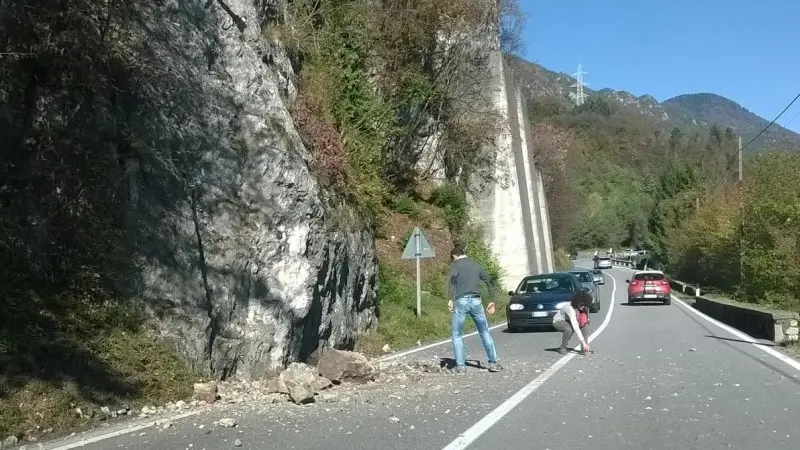 Rocce precipitate sulla ex Ss 237