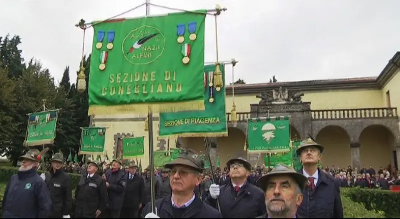 San Martino della Battaglia, alzabandiera per le Penne Nere