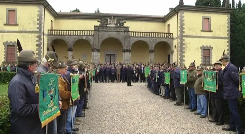 San Martino della Battaglia, alzabandiera per le Penne Nere