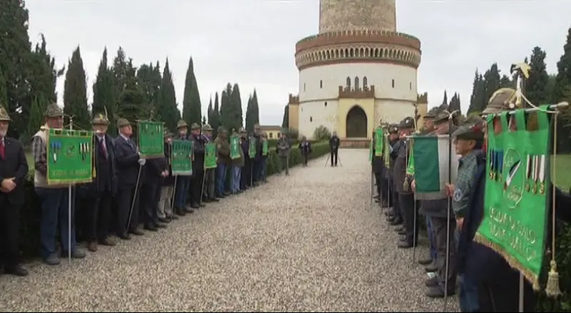 San Martino della Battaglia, alzabandiera per le Penne Nere