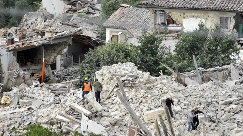 La devastazione a Pescara del Tronto