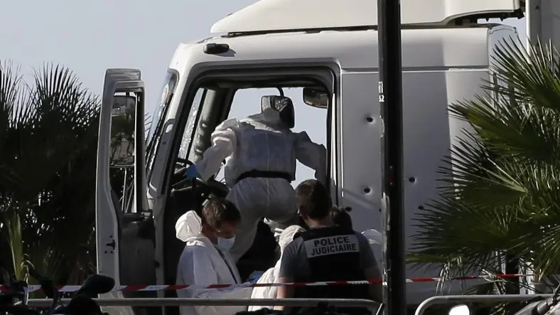 Il camion usato per la strage di Nizza