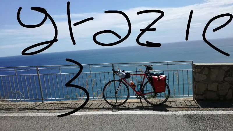 Pedalando con il sorriso, le foto dell'impresa