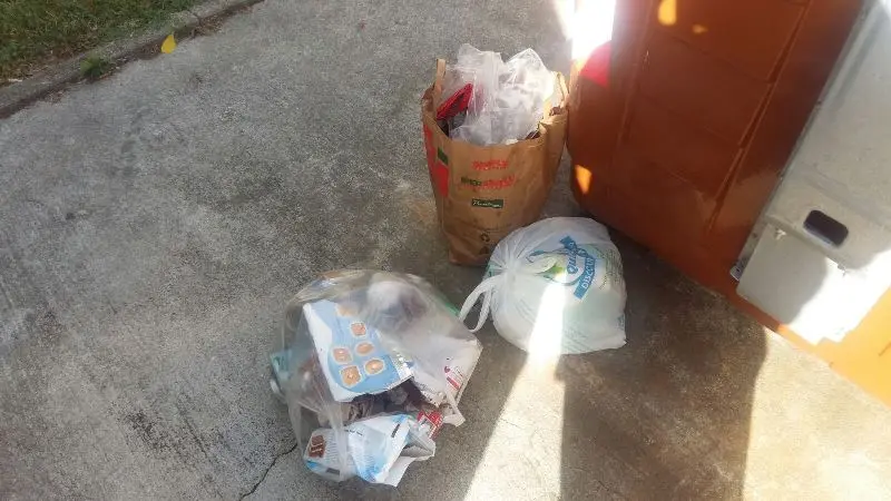 I rifiuti abbandonati in strada