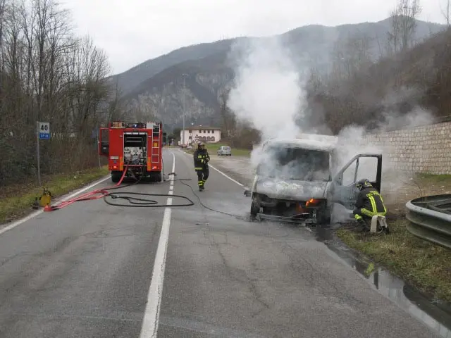 Il mezzo andato a fuoco