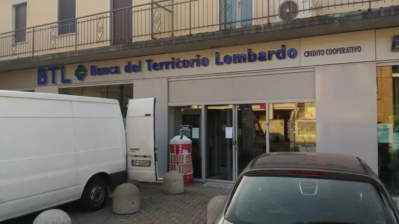 Il bancomat colpito a Coccaglio © www.giornaledibrescia.it