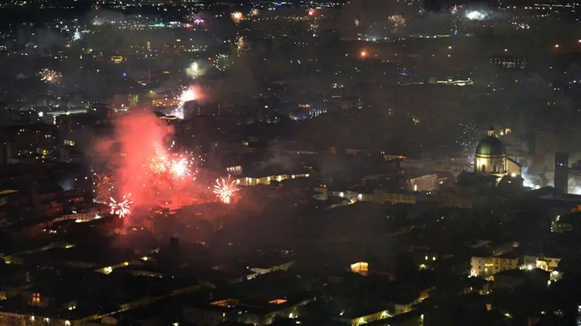 I fuochi d'artificio a Brescia segnano il passaggio al nuovo anno