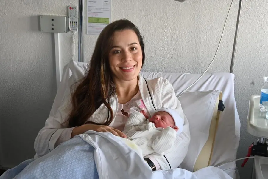 Esmeralda con la mamma: la neonata è la seconda nata del 2024 nel Bresciano