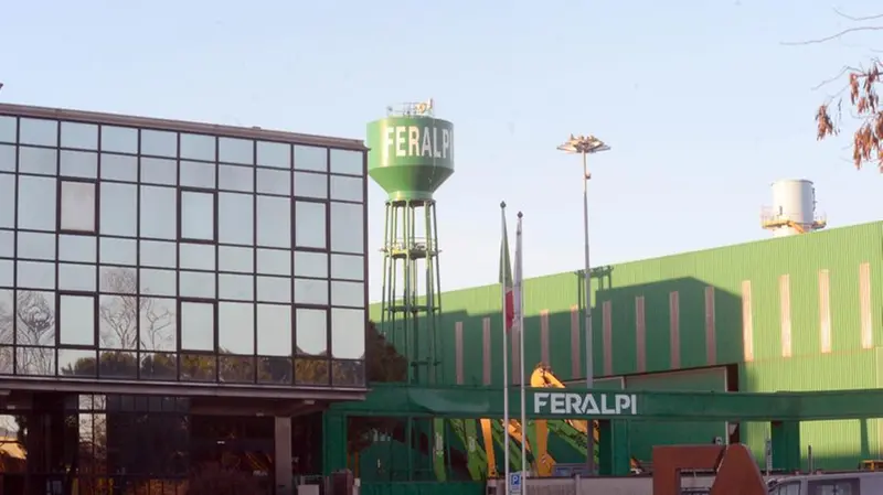 L'esterno della Feralpi a Lonato, dove oggi all'alba un operaio è morto carbonizzato