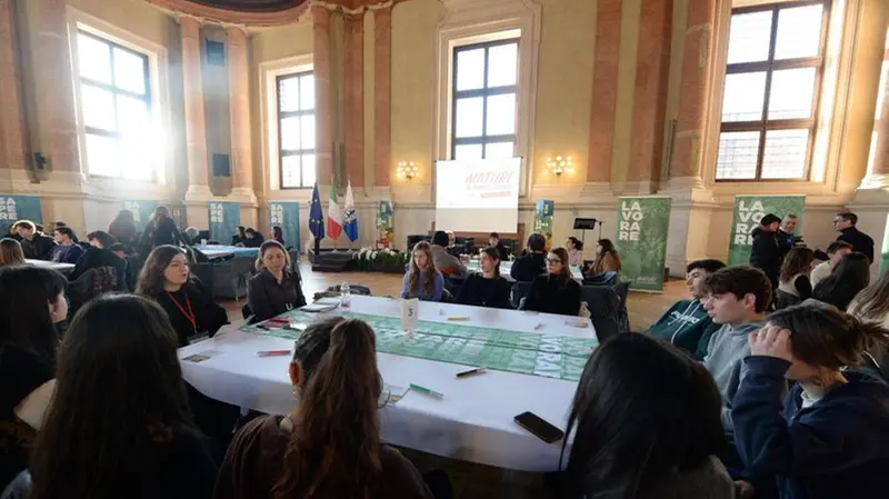 nel salone Vanvitelliano in Loggia, 140 studenti da 15 scuole superiori di Brescia e provincia