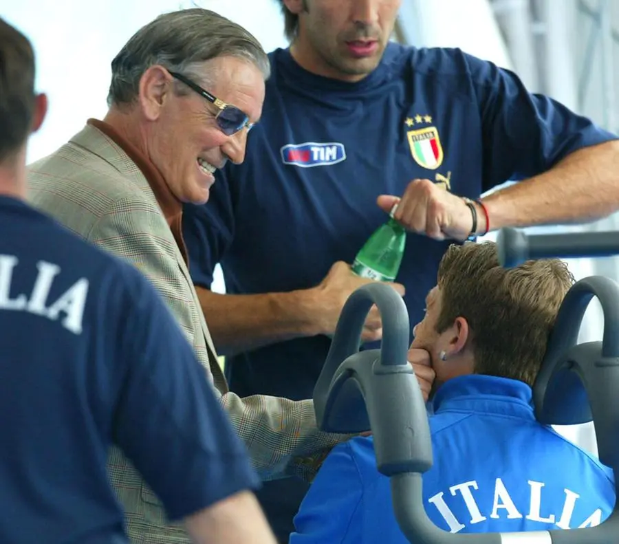 È morto Gigi Riva, lutto nel mondo del calcio