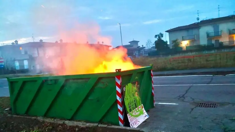 La Green box incendiata ad Azzano Mella