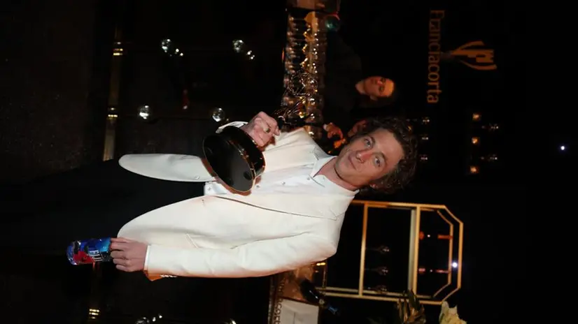 Ospiti e vincitori degli Emmy Awards al bar Franciacorta