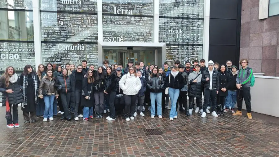 Gli studenti del Golgi in visita alla sede del Giornale di Brescia