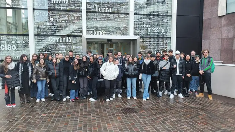 Gli studenti del Golgi in visita alla sede del Giornale di Brescia