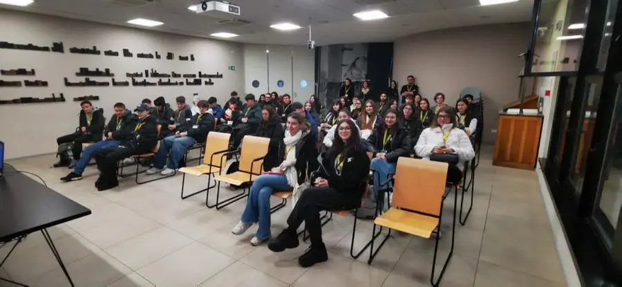 Gli studenti del Golgi in visita alla sede del Giornale di Brescia