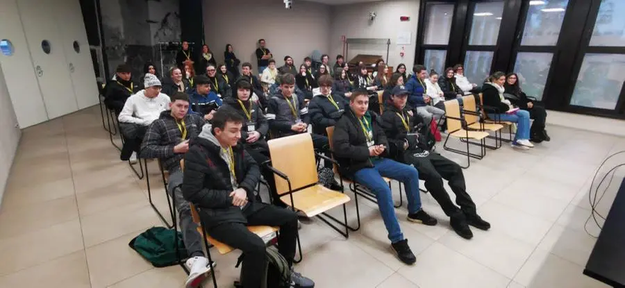 Gli studenti del Golgi in visita alla sede del Giornale di Brescia