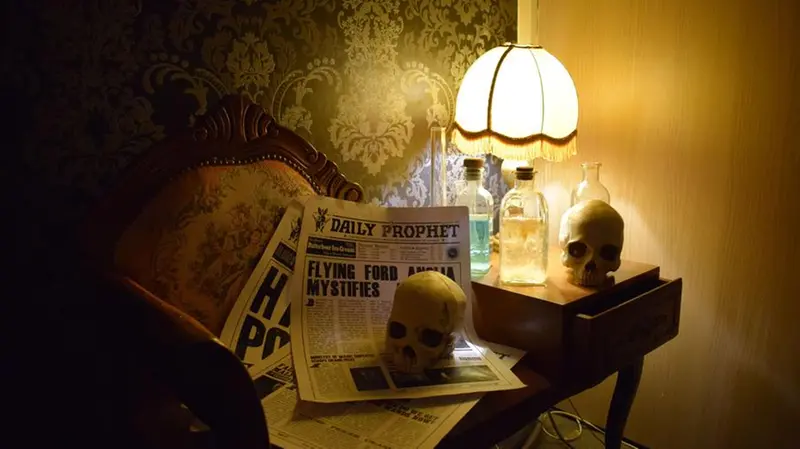 Un dettaglio dell'ambientazione creata per l'escape room - © www.giornaledibrescia.it