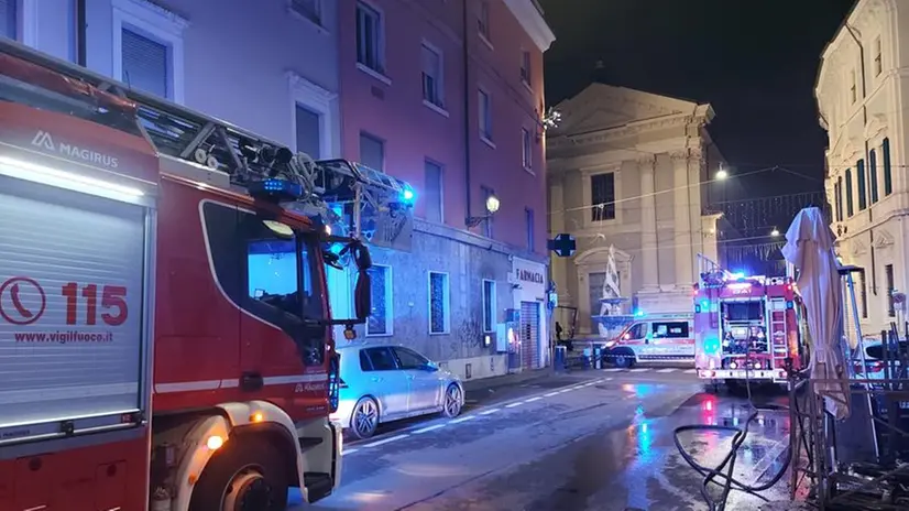 Vigili del fuoco all'opera in via Moretto