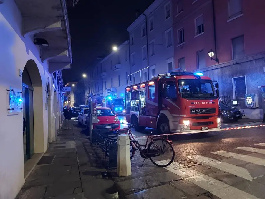 Vigili del fuoco all'opera in via Moretto